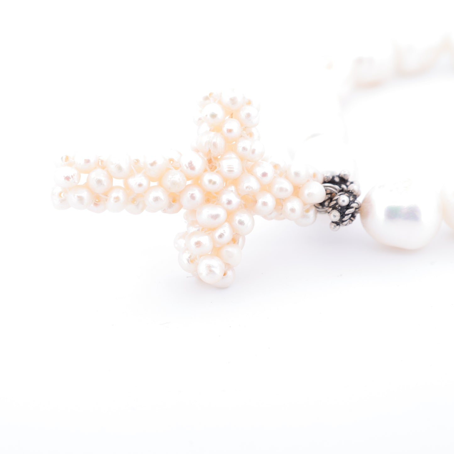 Bracelet Perles Baroques d'Eau Douce, Croix Perlée et Perles Intercalaires Argent
