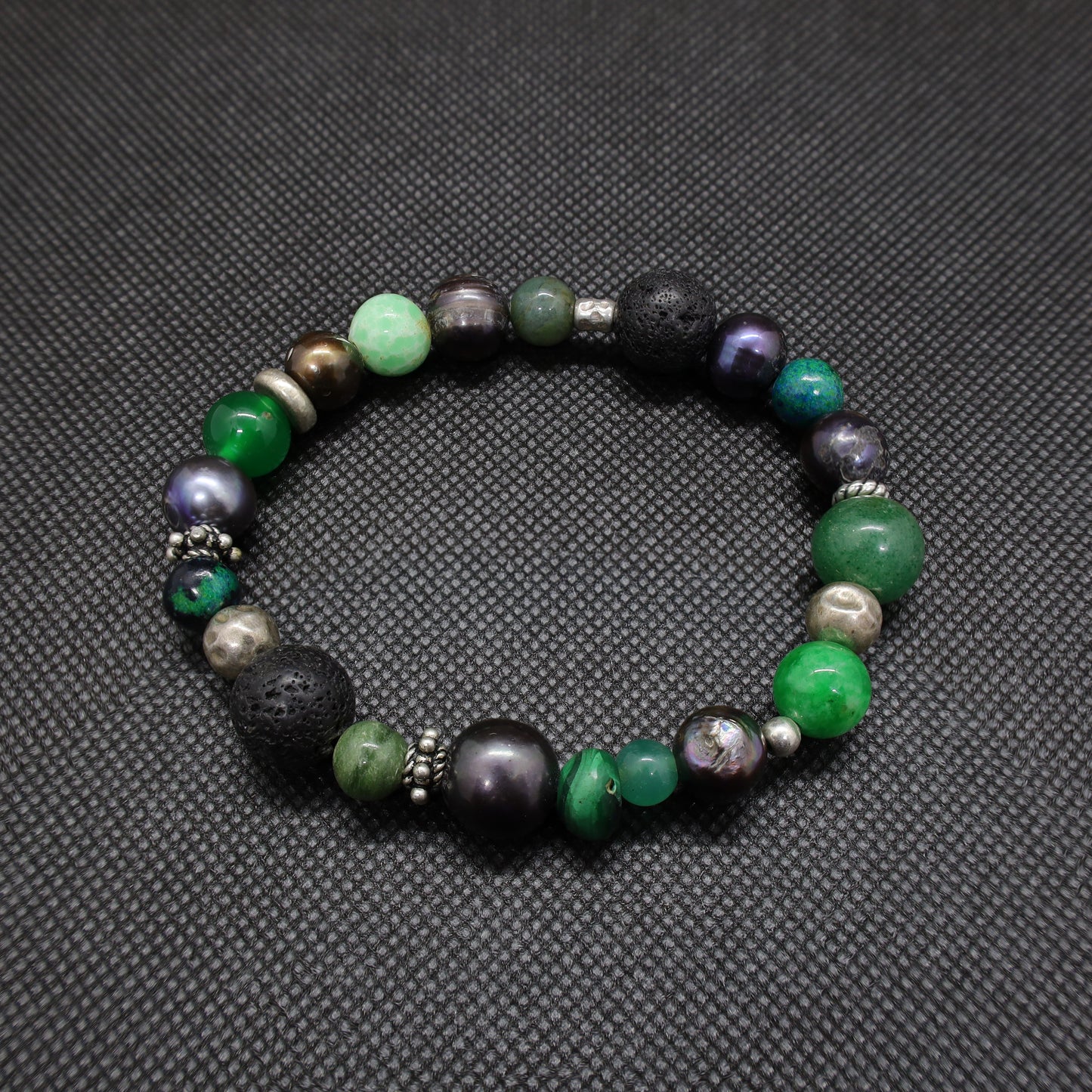 Bracelet Perles Baroques d'Eau Douce Noires, Malachite, Pâte de verre, Jade et Intercalaires Argent