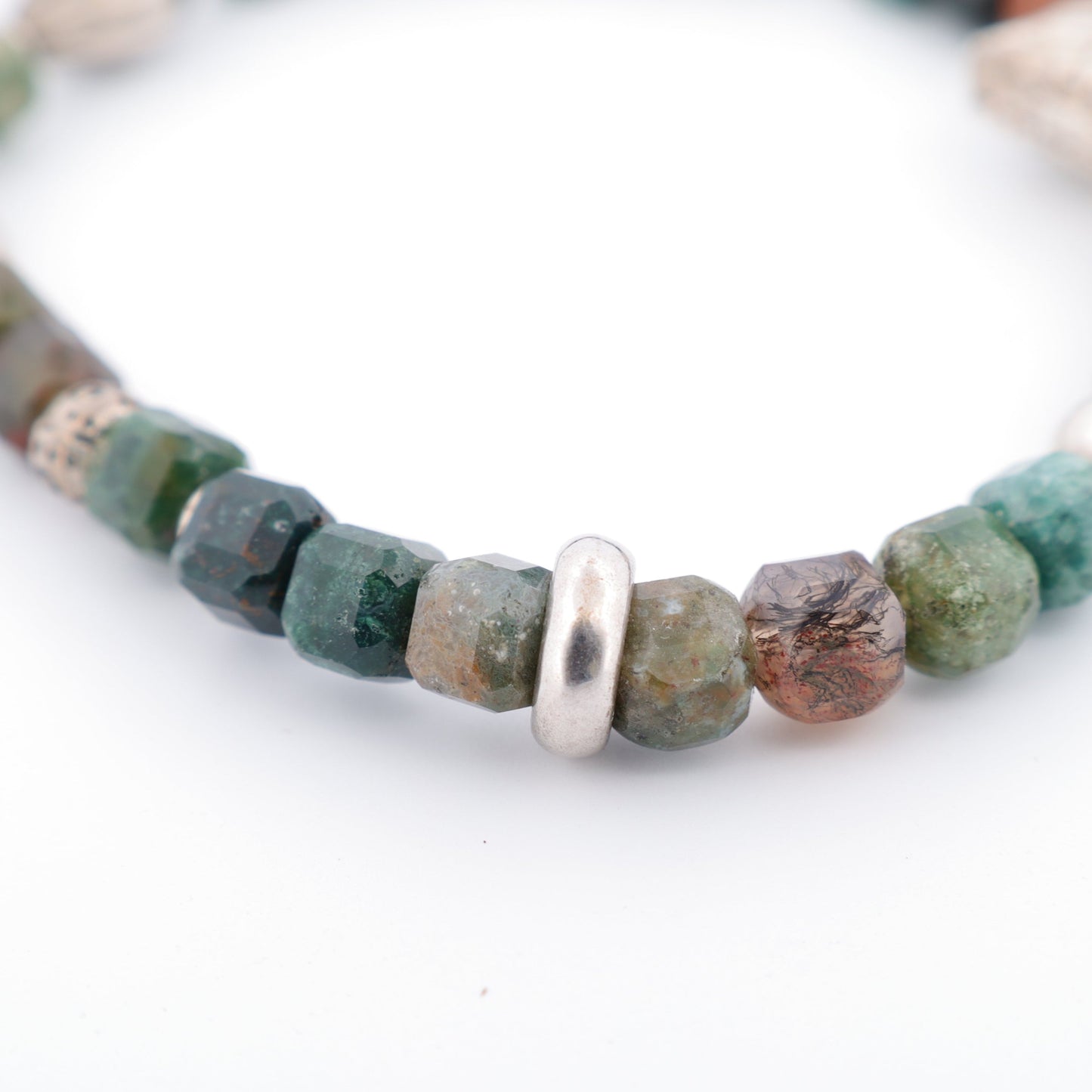 Bracelet Perles d'Agate Facetées, Motif Floral et Perles Intercalaires Argent