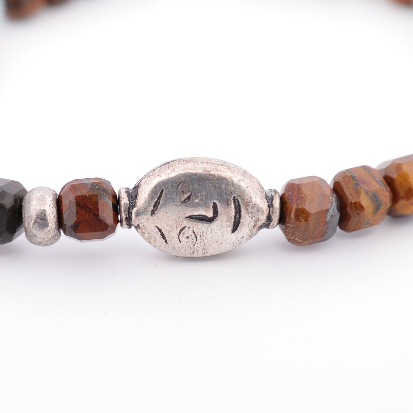 Bracelet Perles d'Agate Facetées, Motif Visage et Perles Intercalaires Argent
