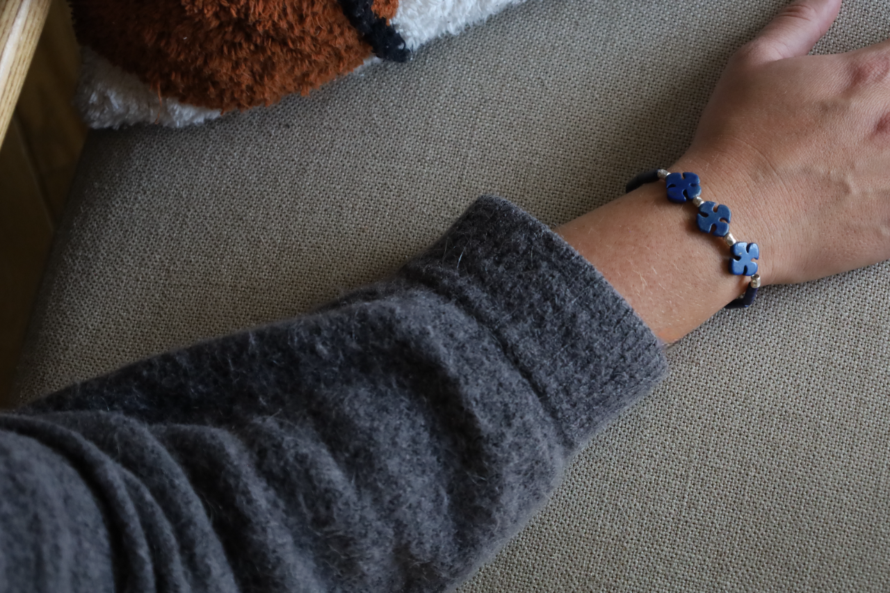 Bracelet en Lapis-Lazuli, Perles Tubulaires, Motifs "Croix" Stylisées et Perles Intercalaires Argent