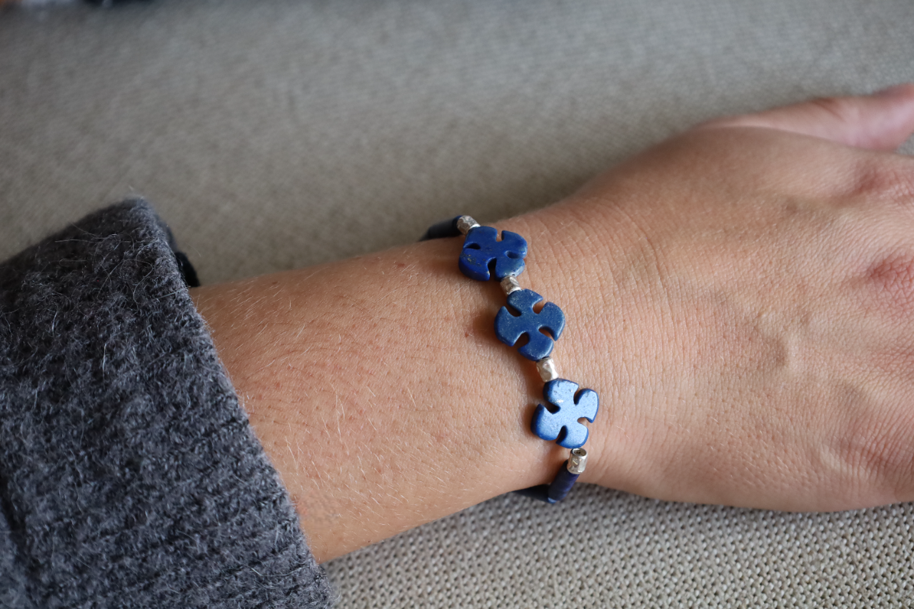 Bracelet en Lapis-Lazuli, Perles Tubulaires, Motifs "Croix" Stylisées et Perles Intercalaires Argent