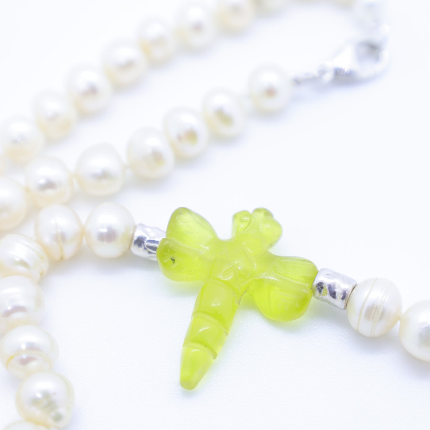 Collier Perles Baroques d’Eau Douce Blanches, Agate "Libellule" Jaune et Perles Intercalaires Argent