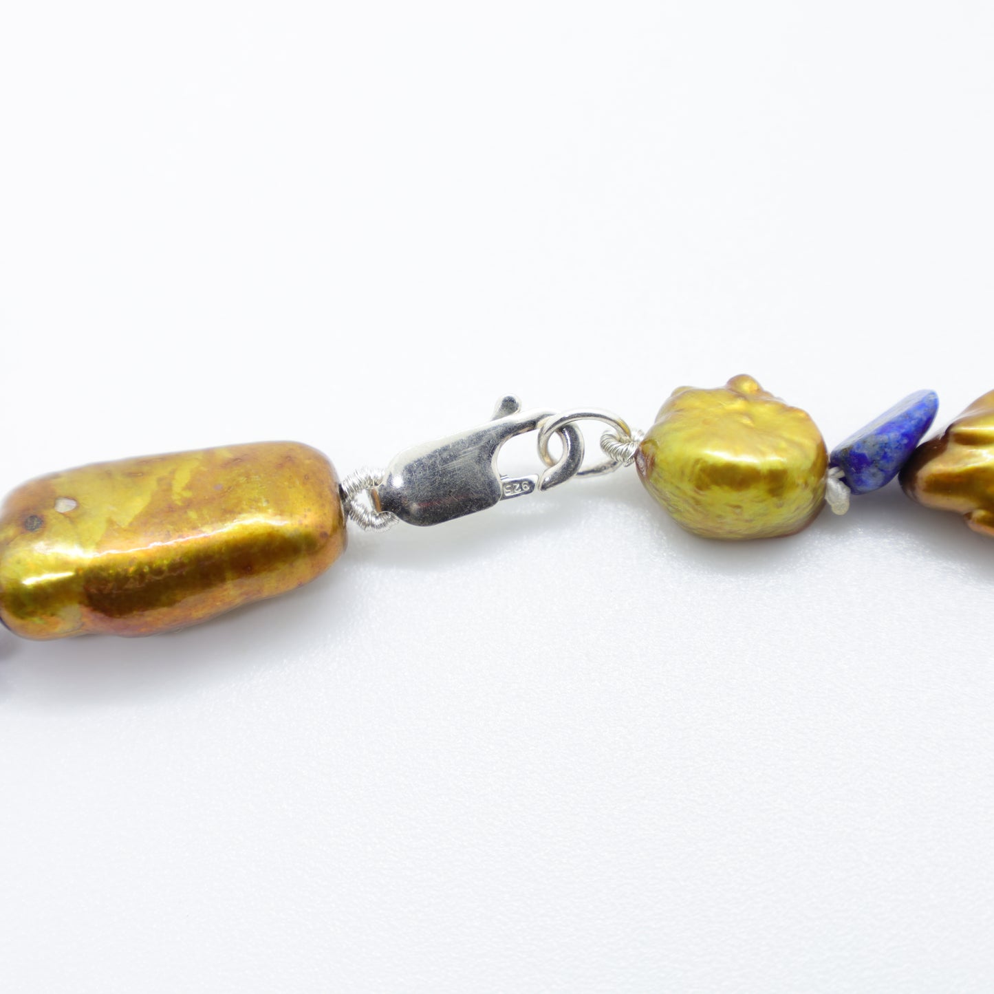 Collier Perles Baroques d'Eau Douce Dorées, Perles en Lapis Lazuli et Fermoir Mousqueton Argent