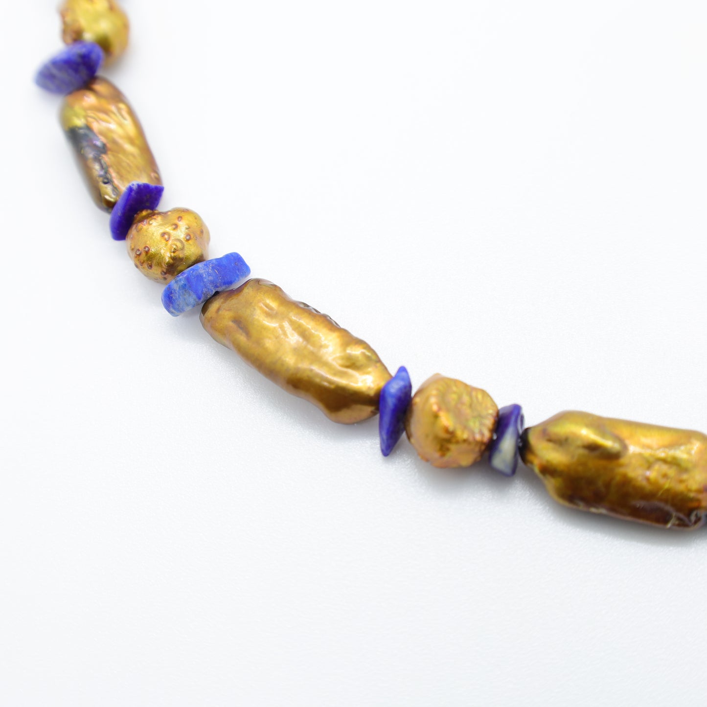 Collier Perles Baroques d'Eau Douce Dorées, Perles en Lapis Lazuli et Fermoir Mousqueton Argent