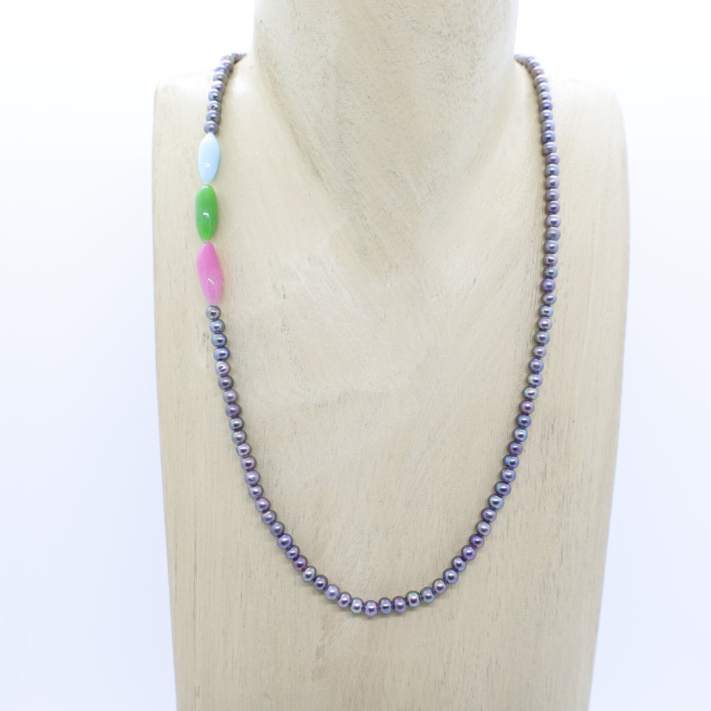 Collier Perles Baroques d'Eau Douce Noires, Gouttes en Pâtes de Verre Colorées et Fermoir Argent