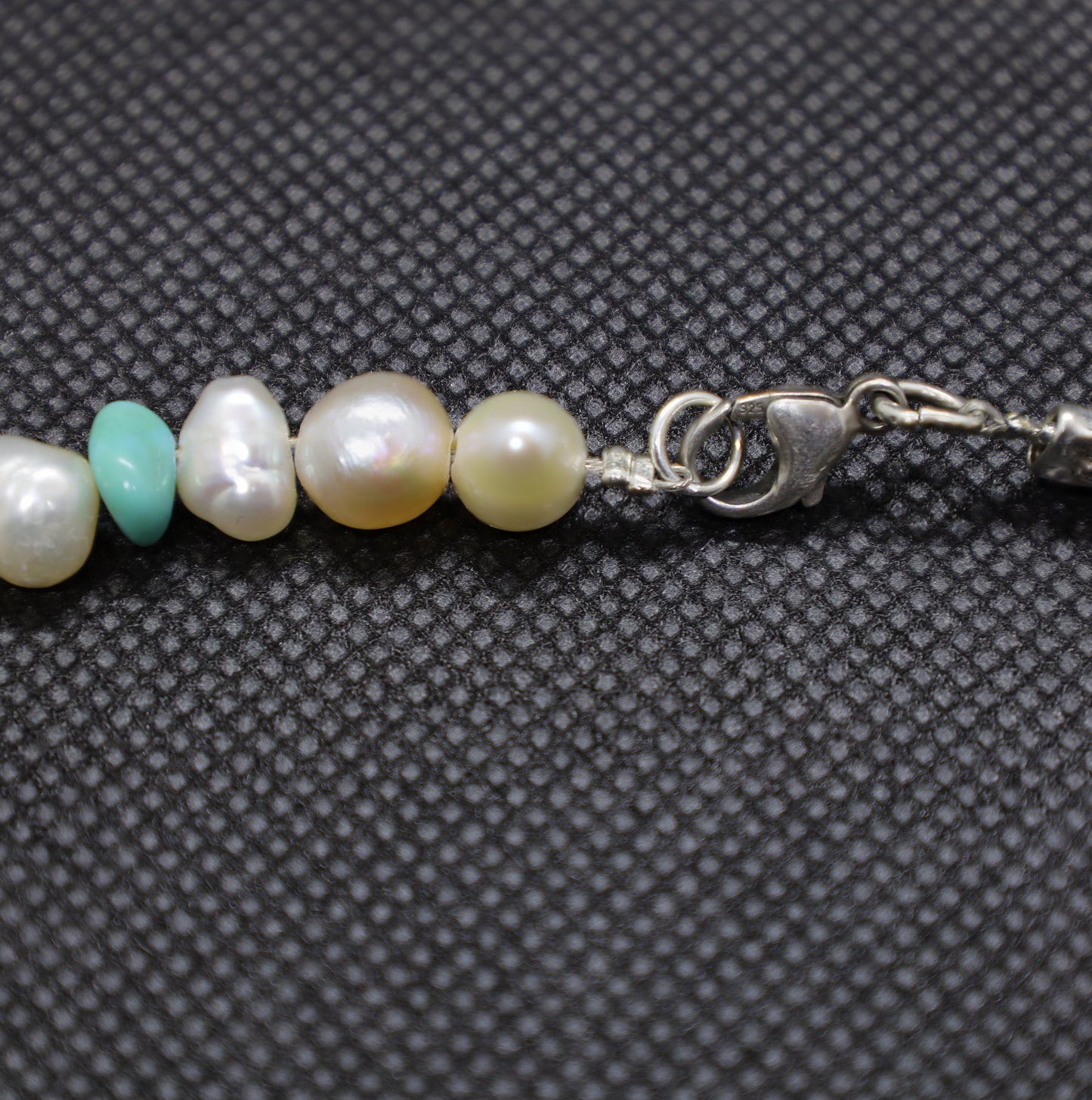 Collier Perles Baroques d'Eau Douce, Turquoise, Perle Tête de Mort Argent et Perles Intercalaires Argent