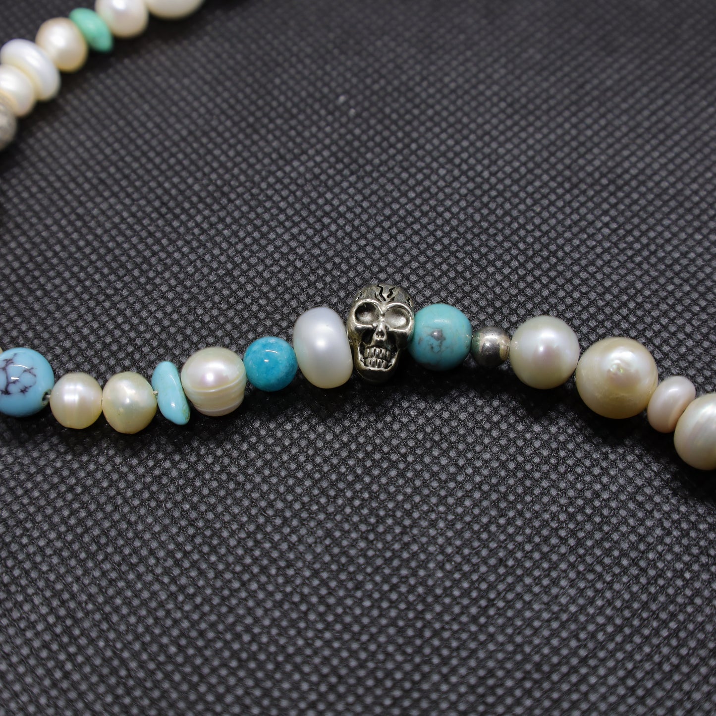 Collier Perles Baroques d'Eau Douce, Turquoise, Perle Tête de Mort Argent et Perles Intercalaires Argent