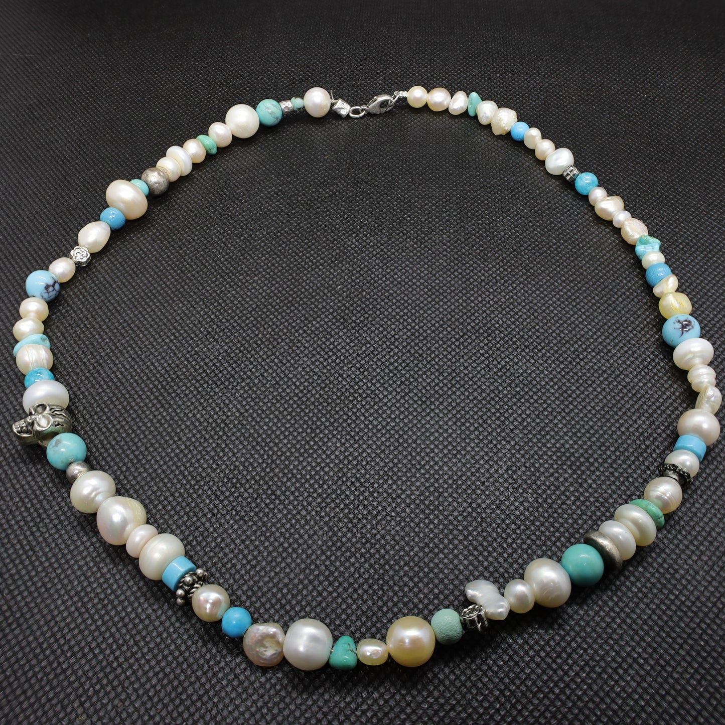 Collier Perles Baroques d'Eau Douce, Turquoise, Perle Tête de Mort Argent et Perles Intercalaires Argent