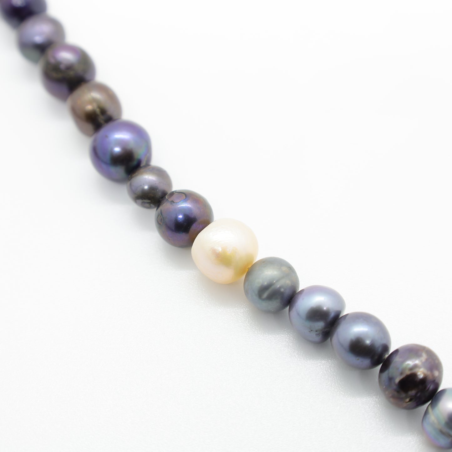 Collier Perles Baroques d'Eau Douce Noires, Perles en Pâte de Verre, Croix et Fermoir Argent