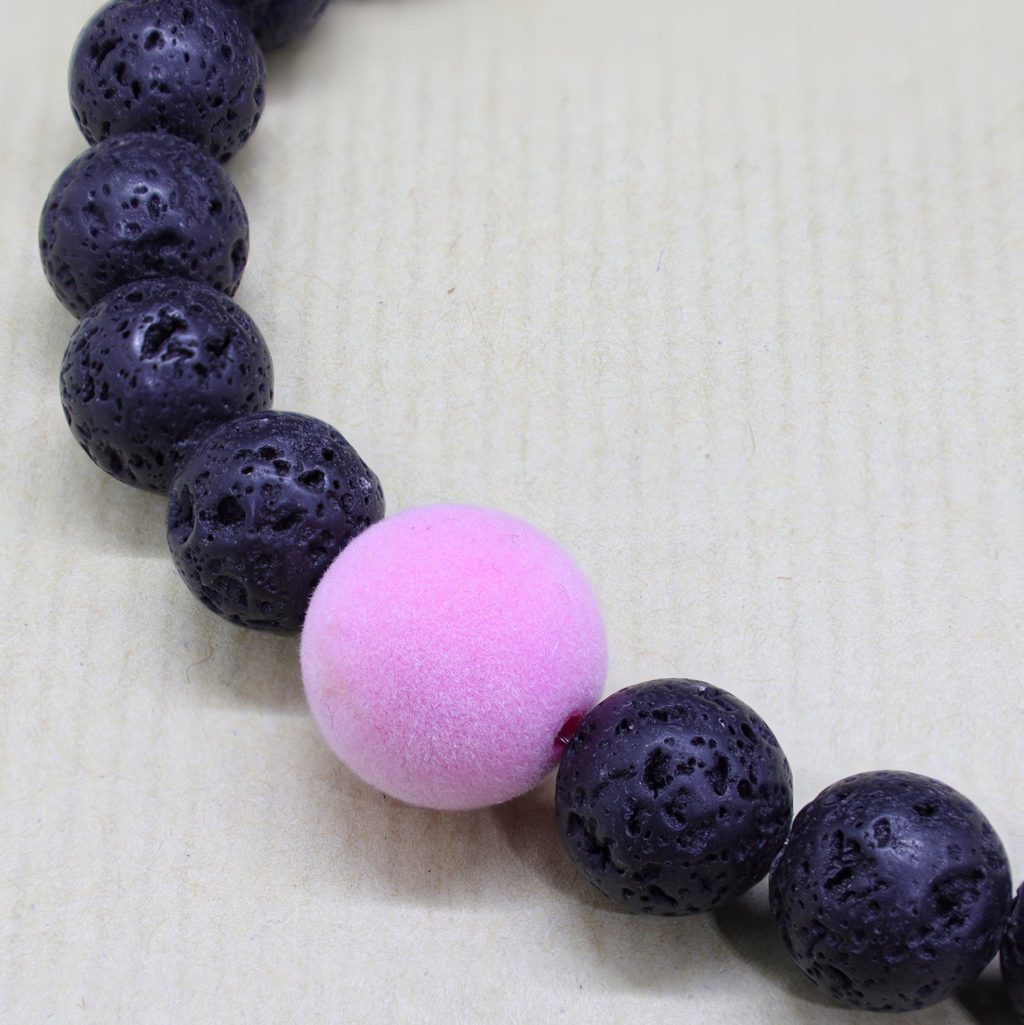 Dragonne Perles de Lave et Perle Synthétique Rose