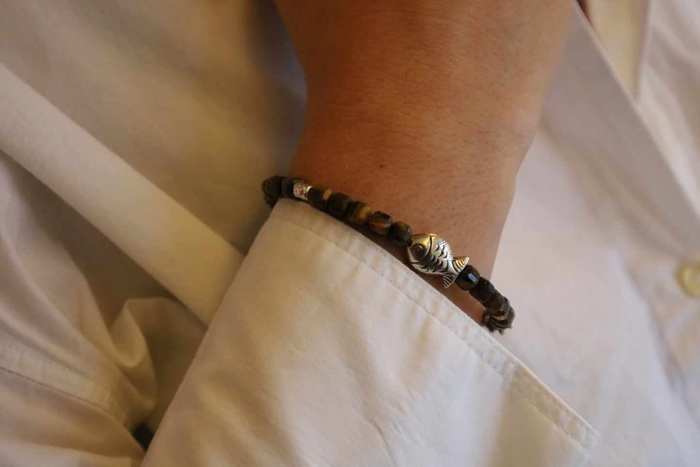 Bracelet Perles d'Agate Facetées, Motif Poisson et Perles Intercalaires Argent