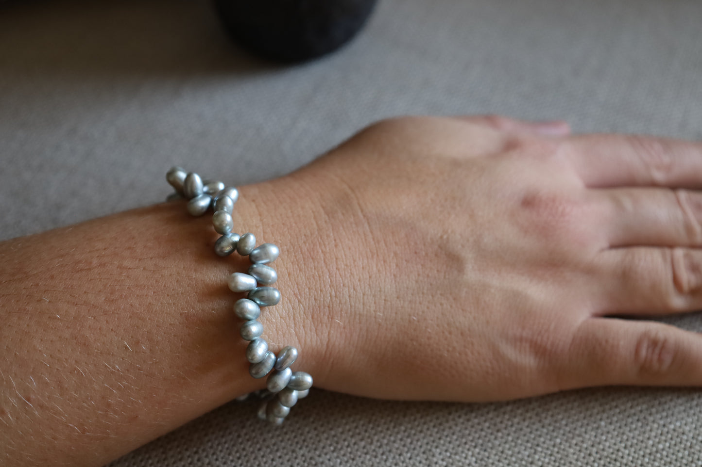 Bracelet Perles d'Eau Douce Grises Perlées en Quinconce