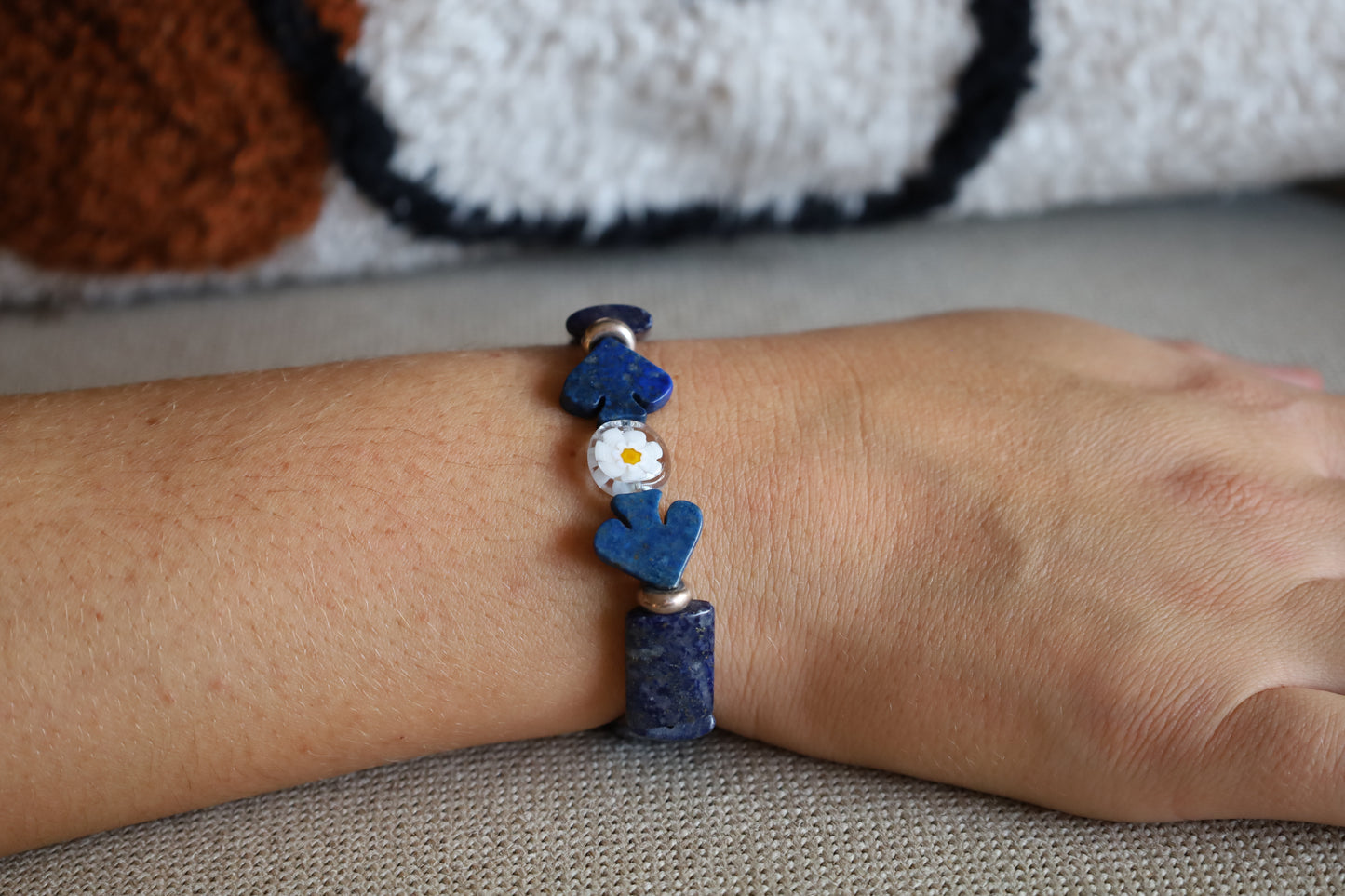Bracelet en Lapis-Lazuli, Motifs "Piques", Pâte de Verre Florale et Perles Intercalaires Argent