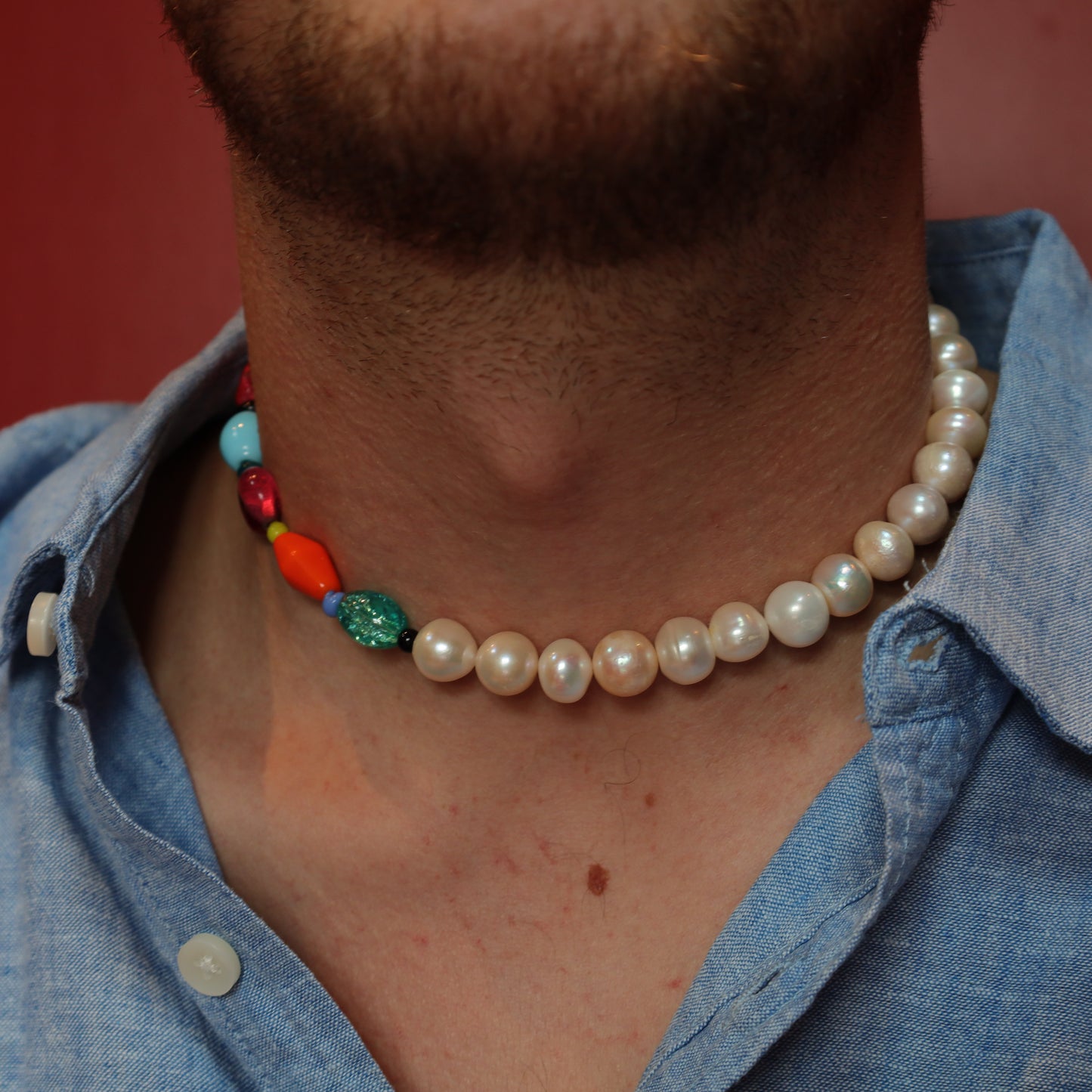 Collier Perles Baroques d’Eau Douce Blanches et Perles en Pâte de Verre Multicolore