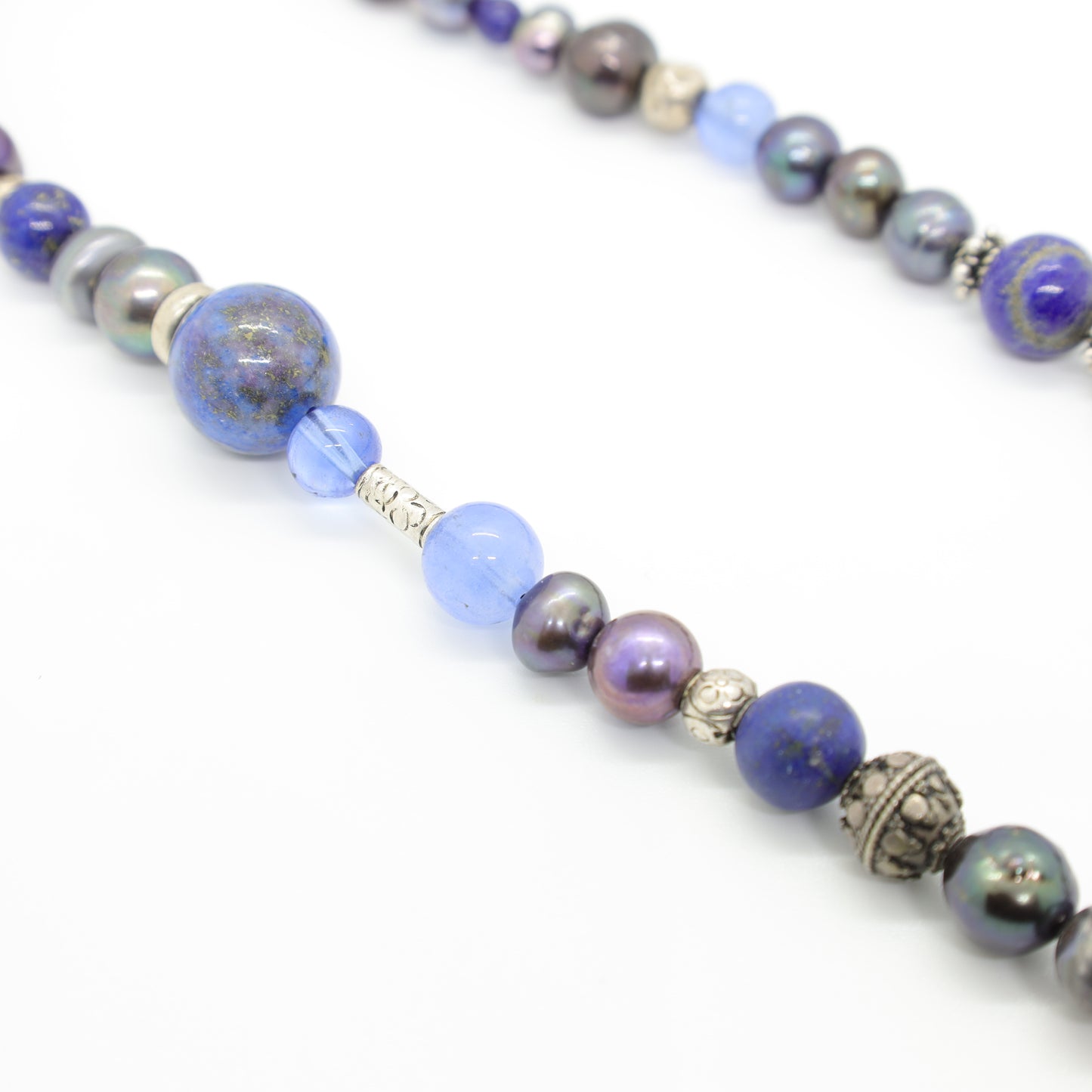 Collier Perles Baroques d'Eau Douce Noires, Lapis-Lazuli, Sodalite, Pâte de verre et Intercalaires Argent