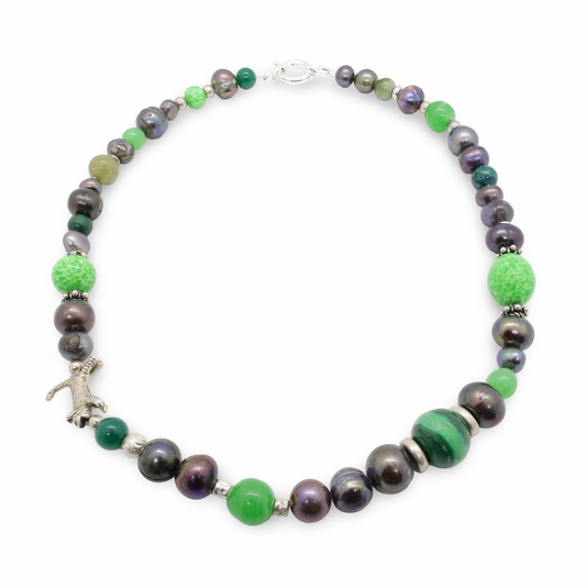 Collier Perles Baroques d'Eau Douce Noires, Malachite, Pâte de verre, Jade et Intercalaires Argent