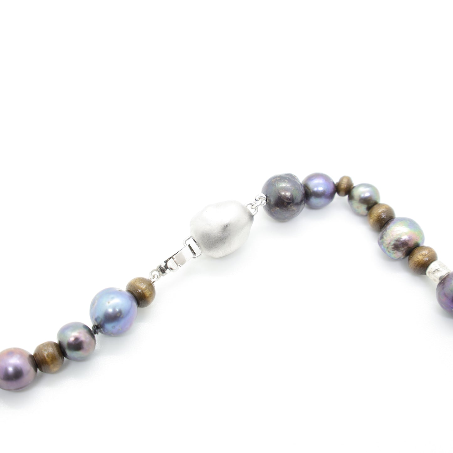 Collier Perles Baroques d'Eau Douce Noires, Perles Bois, Jade et Cornaline, Intercalaires Argent