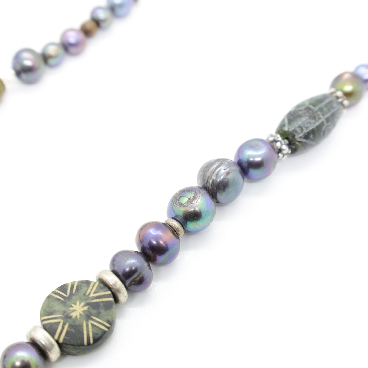 Collier Perles Baroques d'Eau Douce Noires, Perles Bois, Jade et Cornaline, Intercalaires Argent