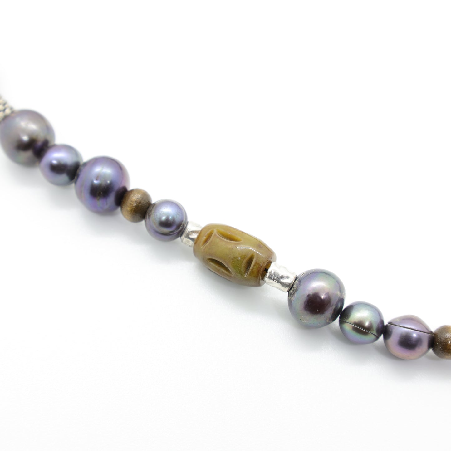 Collier Perles Baroques d'Eau Douce Noires, Perles Bois, Jade et Cornaline, Intercalaires Argent