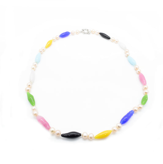 Collier Perles Baroques d'Eau Douce Saumonées et Gouttes en Pâtes de Verre Colorées