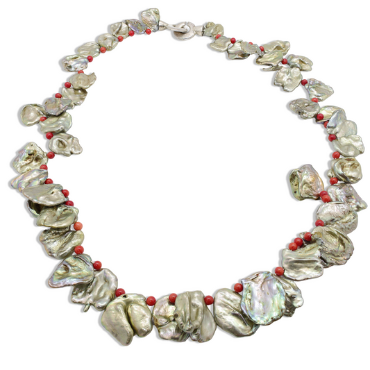 Collier Perles Keshi Teintées Vertes Pâles, Perles de Corail Rouge et Fermoir Argent