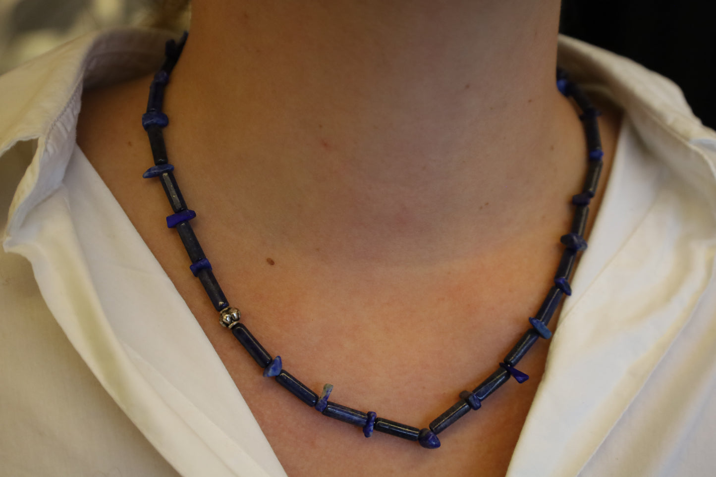 Collier en Lapis-Lazuli, Perles Tubulaires et Baroques et Perle Intercalaire Argent