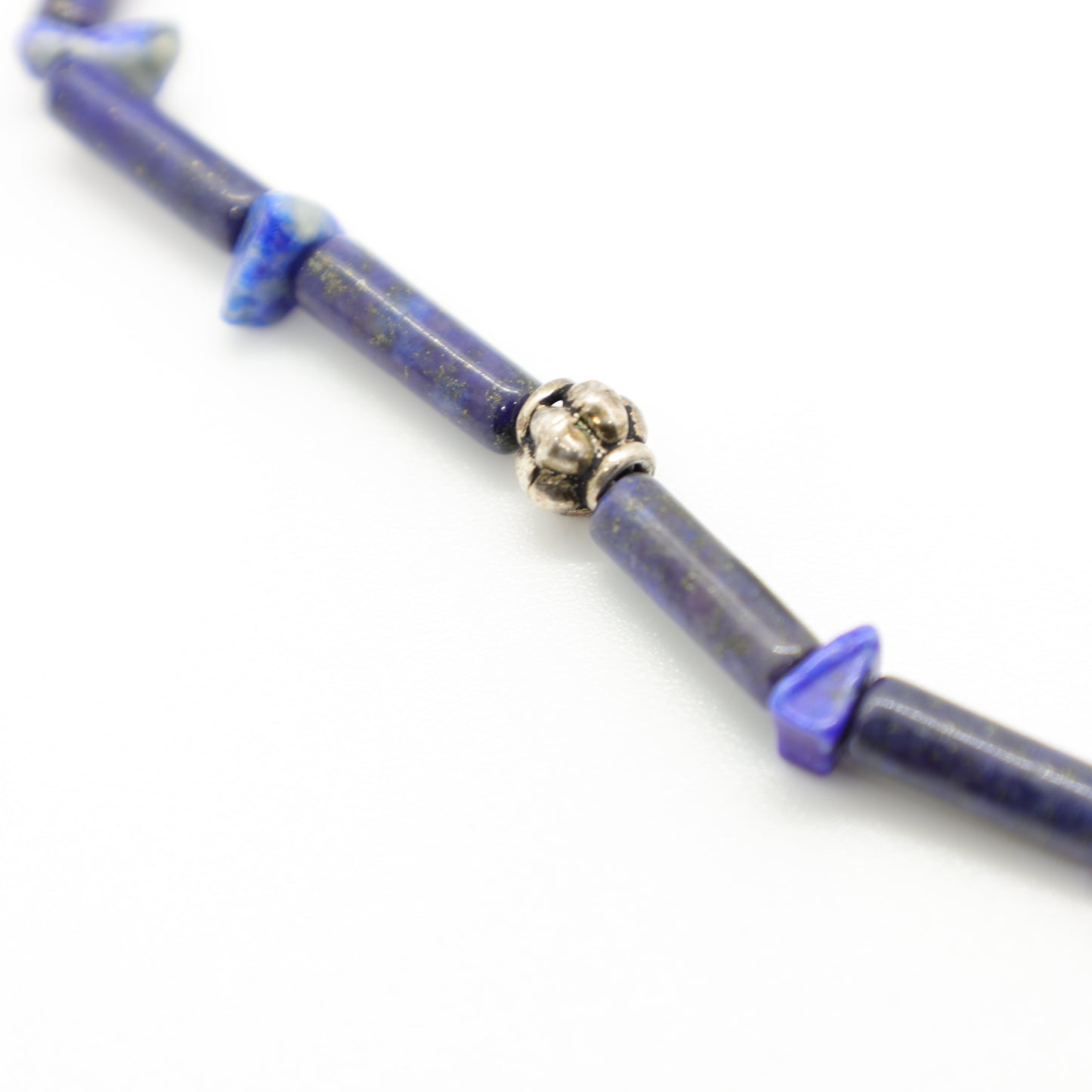 Collier en Lapis-Lazuli, Perles Tubulaires et Baroques et Perle Intercalaire Argent